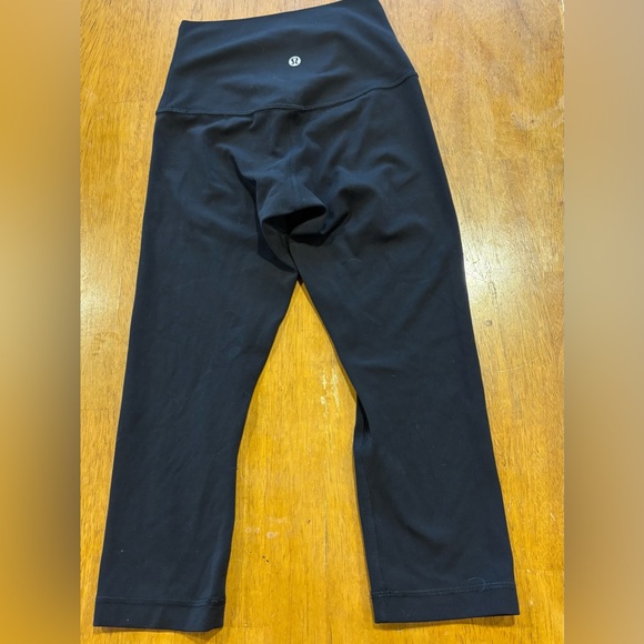 Lululemon Black High Rise Crop Leggings Size 2 Hidden Waist Pocket Yoga Pants - Picture 3 of 4